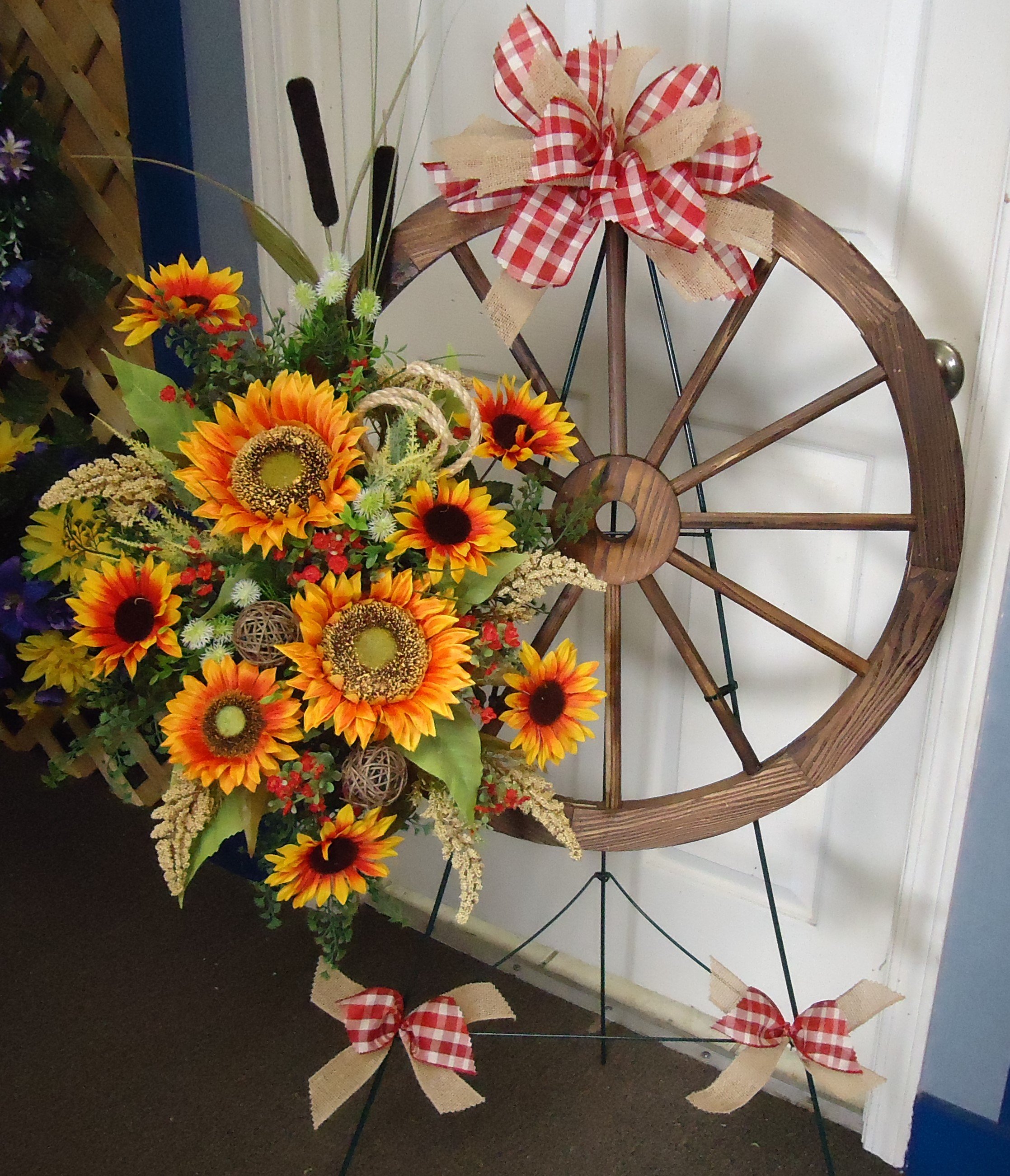 (8) Wagon Wheel
W/ Silk Sunflower Mix
$150.00