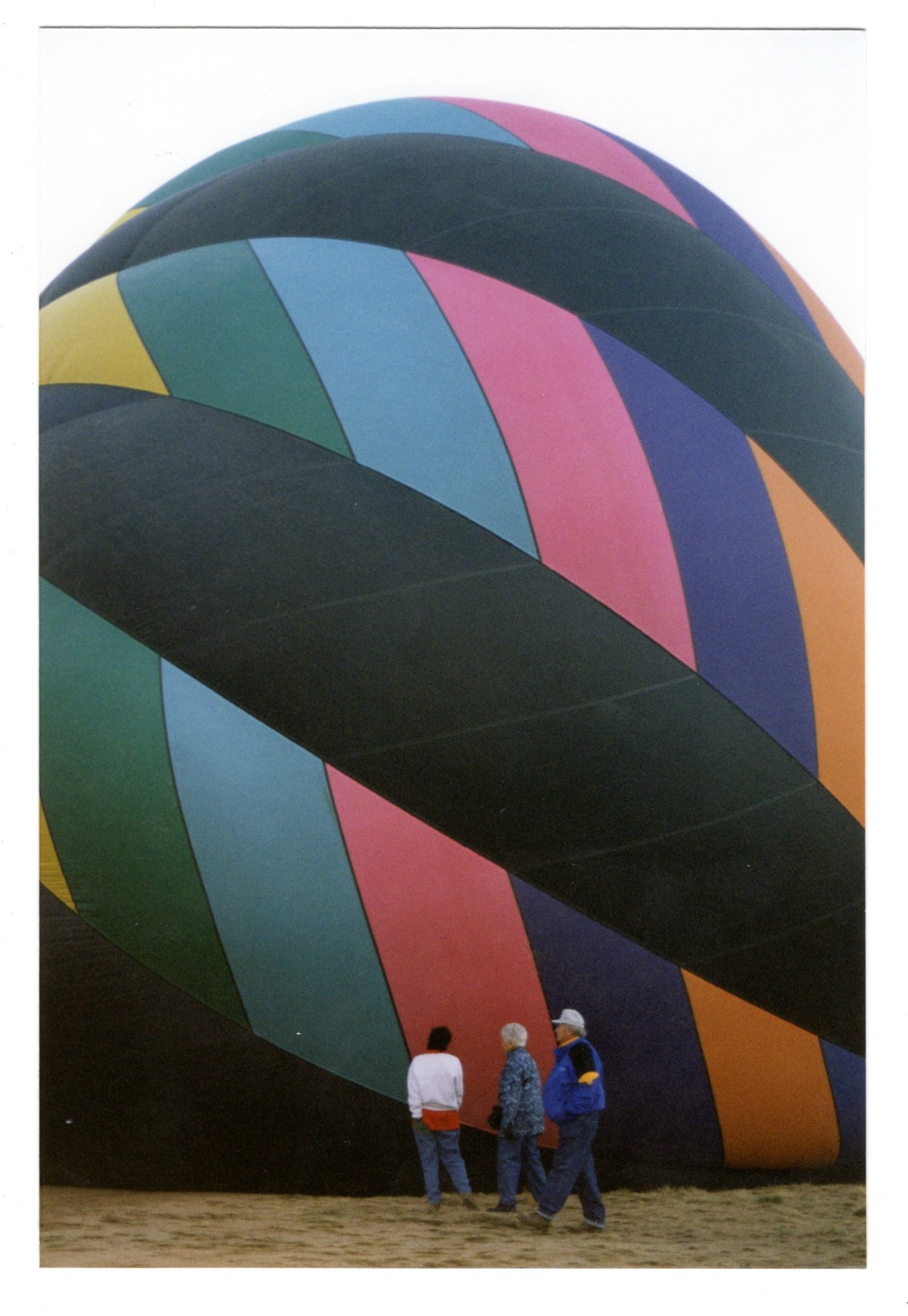 https://0201.nccdn.net/1_2/000/000/088/4a1/hot-air-balloons--37--1308x1896.jpg