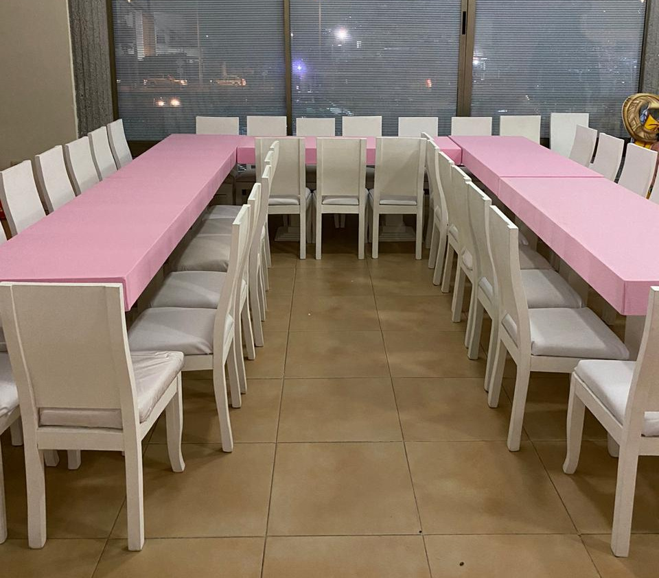 Mesa Para 6 Niños tapizada +
6 sillas napoleón
Alquiler $92.000
MEDIDA
55CM ANCHO
1.50M LARGO