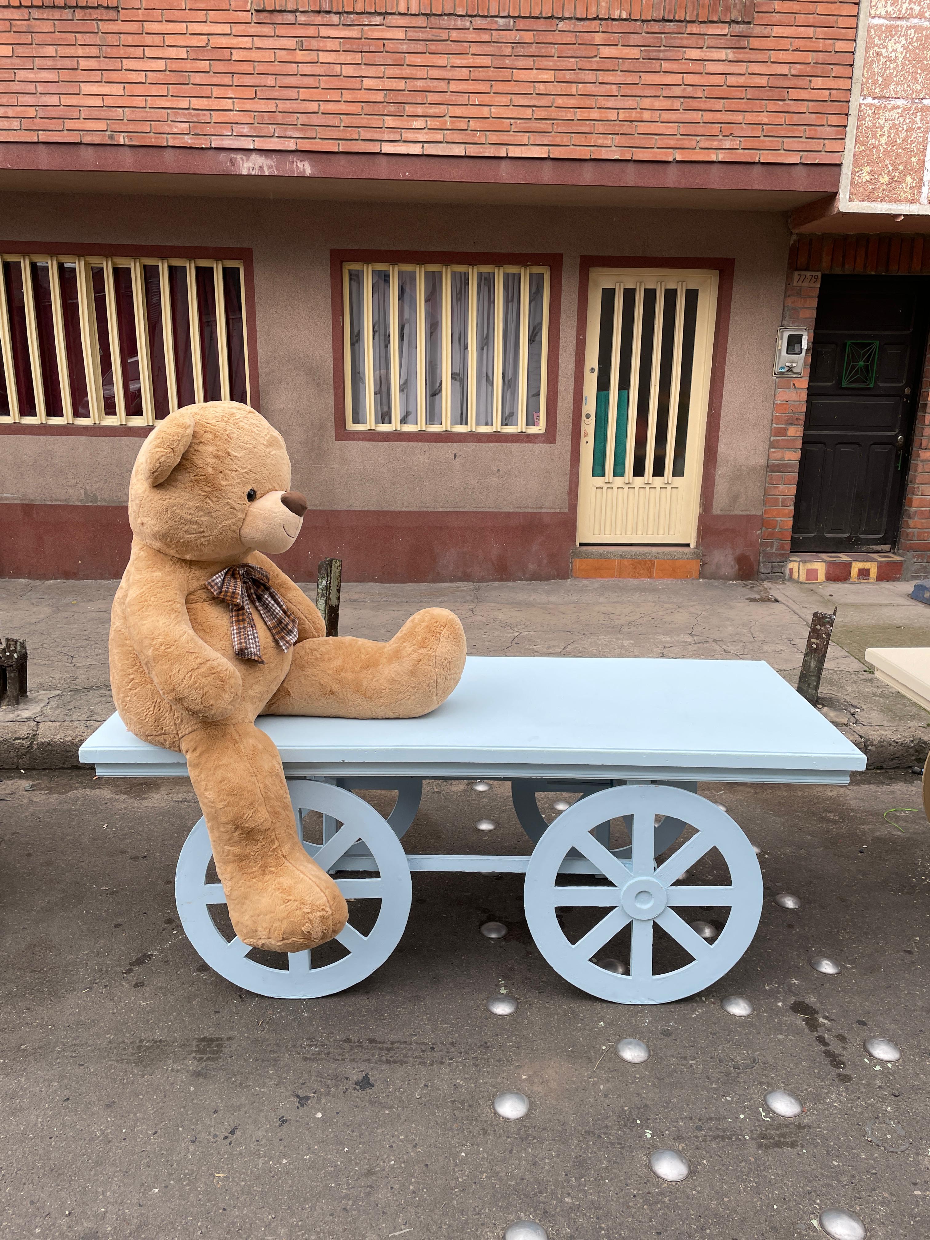 Carreta Sin Techo Azul
$ 130.000
Medidas:
Altura 80cm
Largo 2.20m
Profundidad 92cm