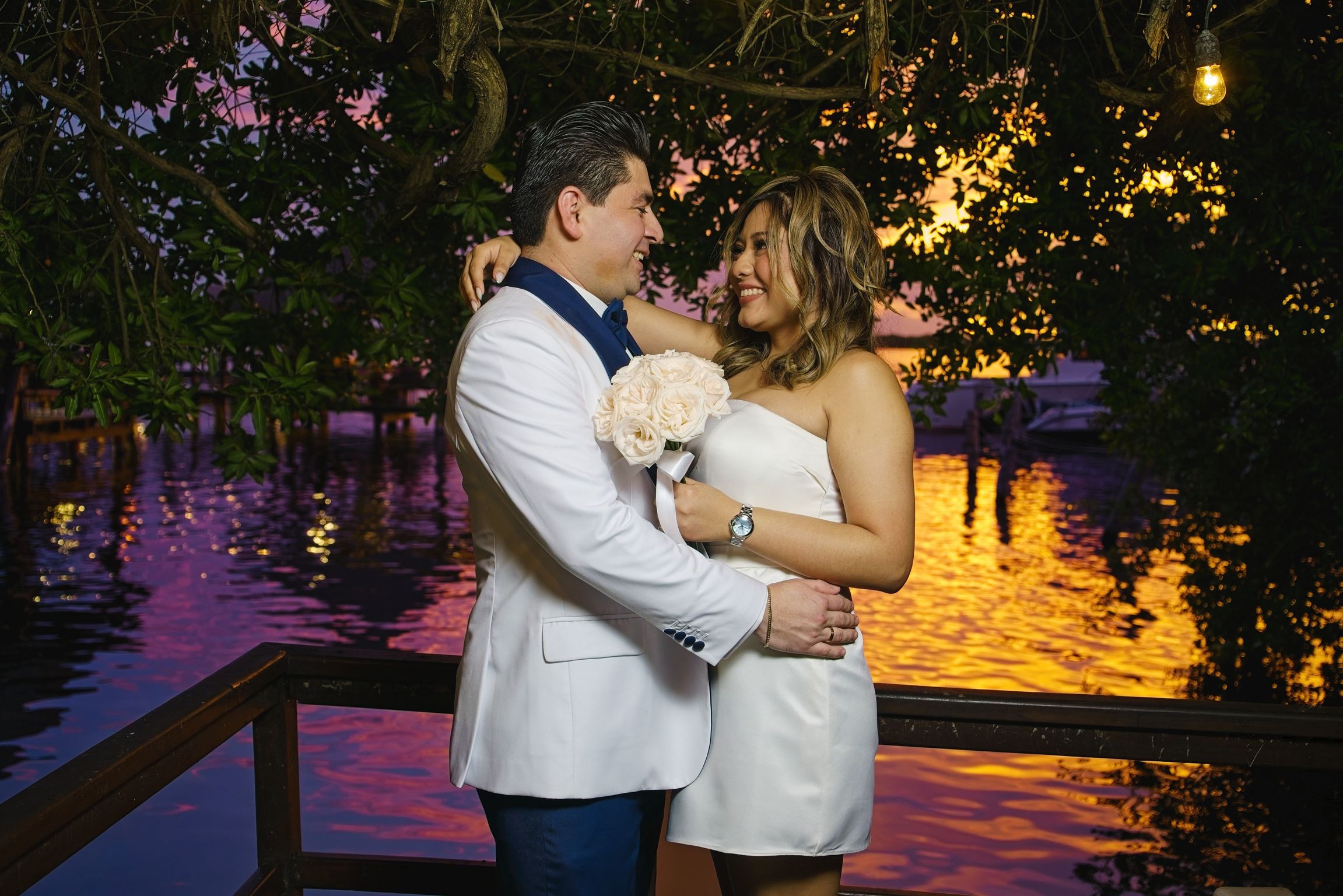 https://0201.nccdn.net/1_2/000/000/089/a8e/luxartifices-wedding-navios-cancun-bride-and-groom-sunset051.jpg