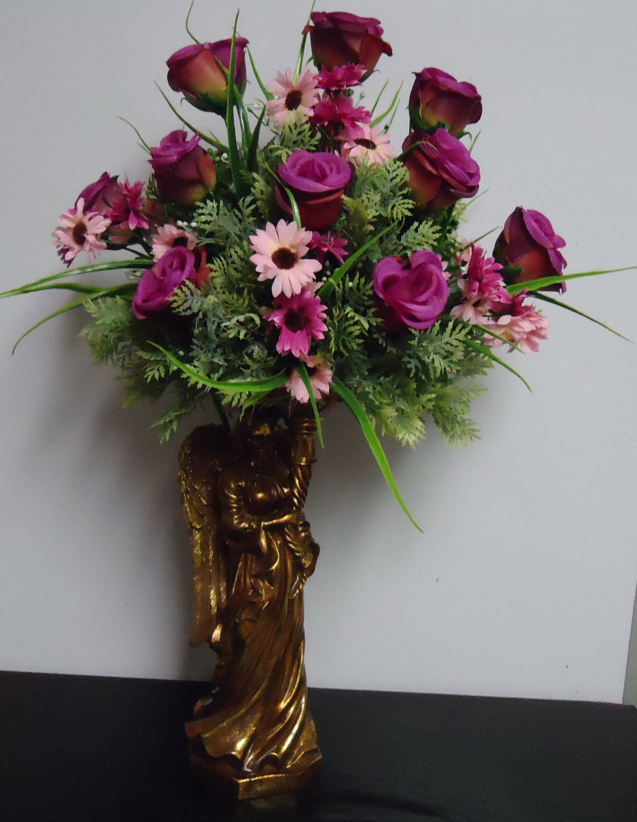 (36) "Silk" Gold Angel Arrangement
$40.00