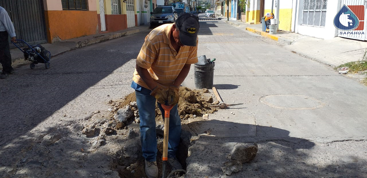 REVISIÓN Y REPARACIÓN DE FUGA DE AGUA EN CALLE ALLENDE COLONIA CENTRO