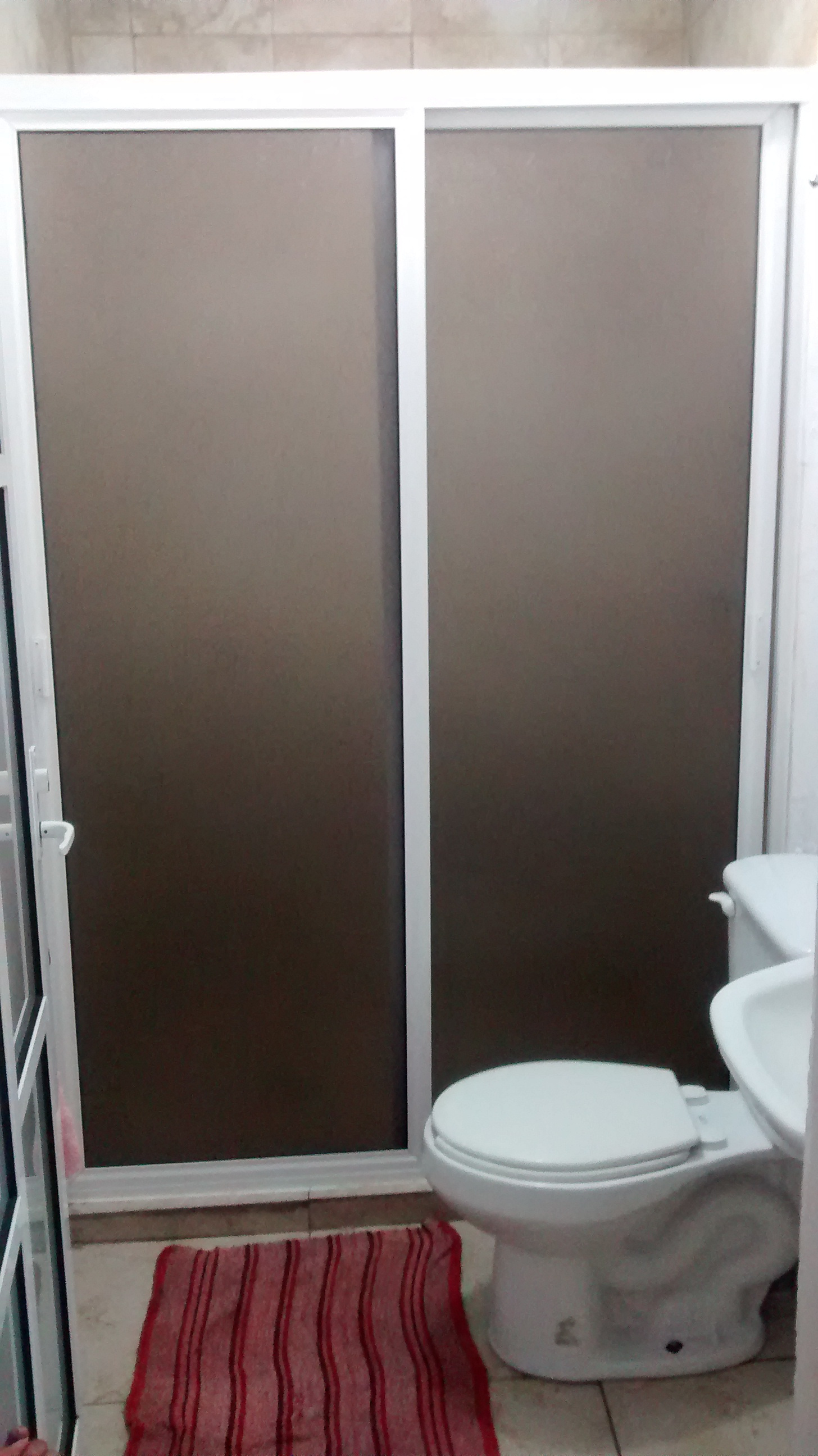 Cancel de baño con hoja de plastico