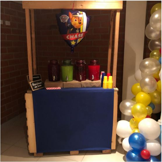 Estación de Bebidas
2.20m Altura Total
1.28m Ancho 
48cm de Profundidad  
Alquler $160.000
unitario