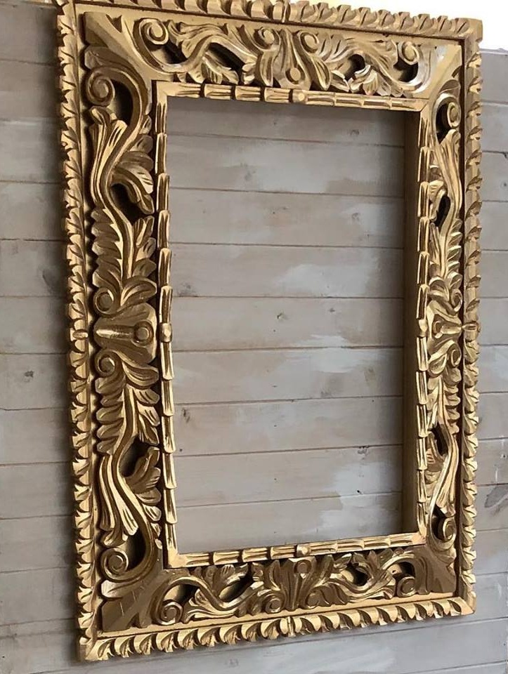 Marco Dorado decorativo 
$ 50.000 
medidas 1 metro dde largo
0.80cm de ancho