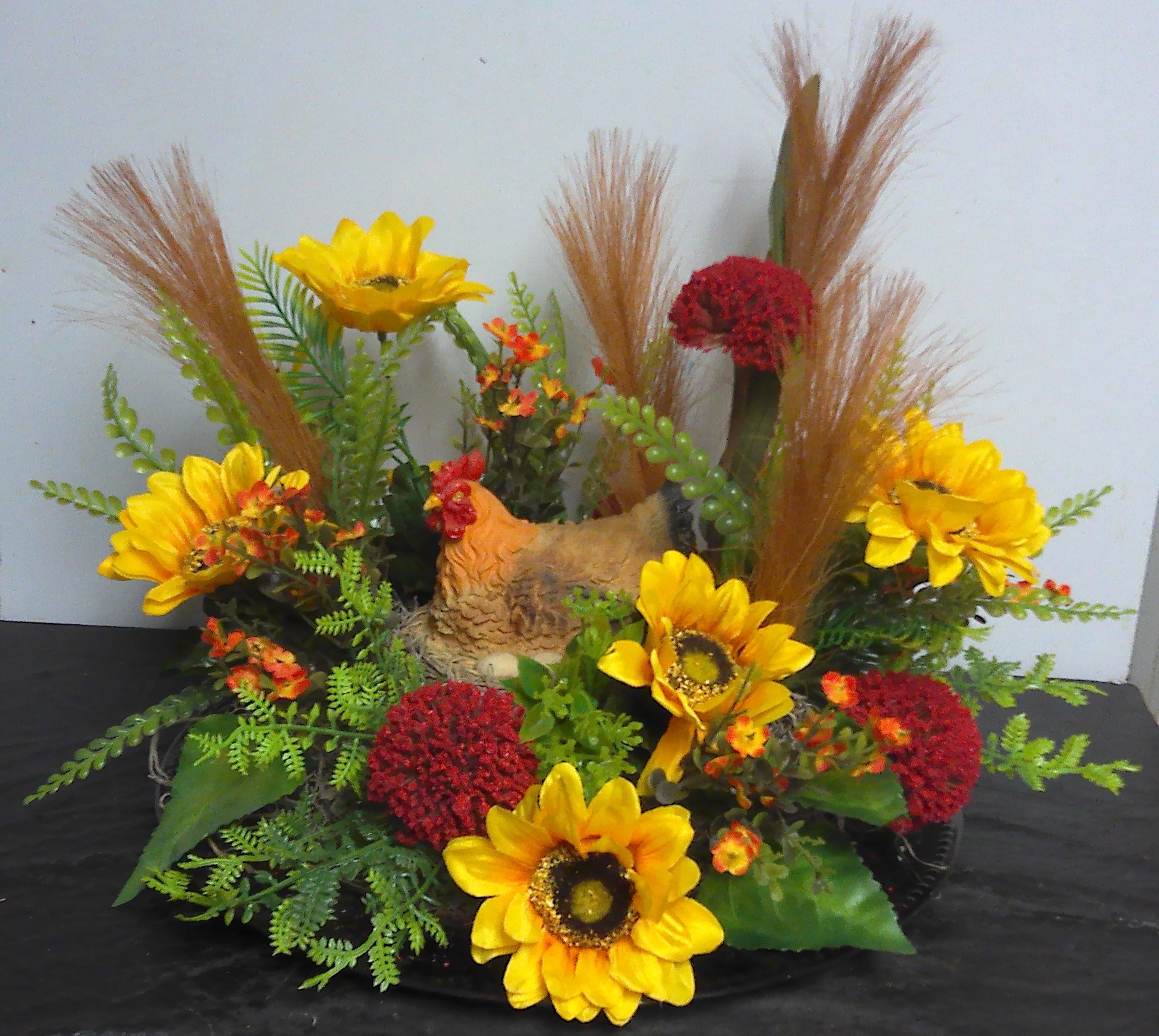 (14) "Silk" Chicken Arrangement
$45.00