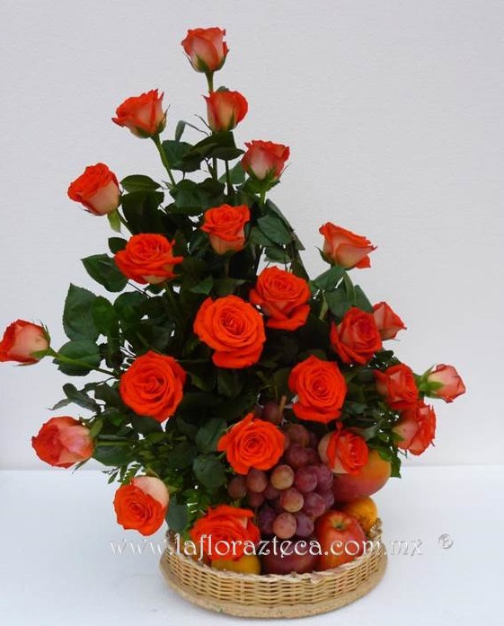 LFA-RS016 24 Rosas en Canasta con Fruta de Temporada
Precio $1,290