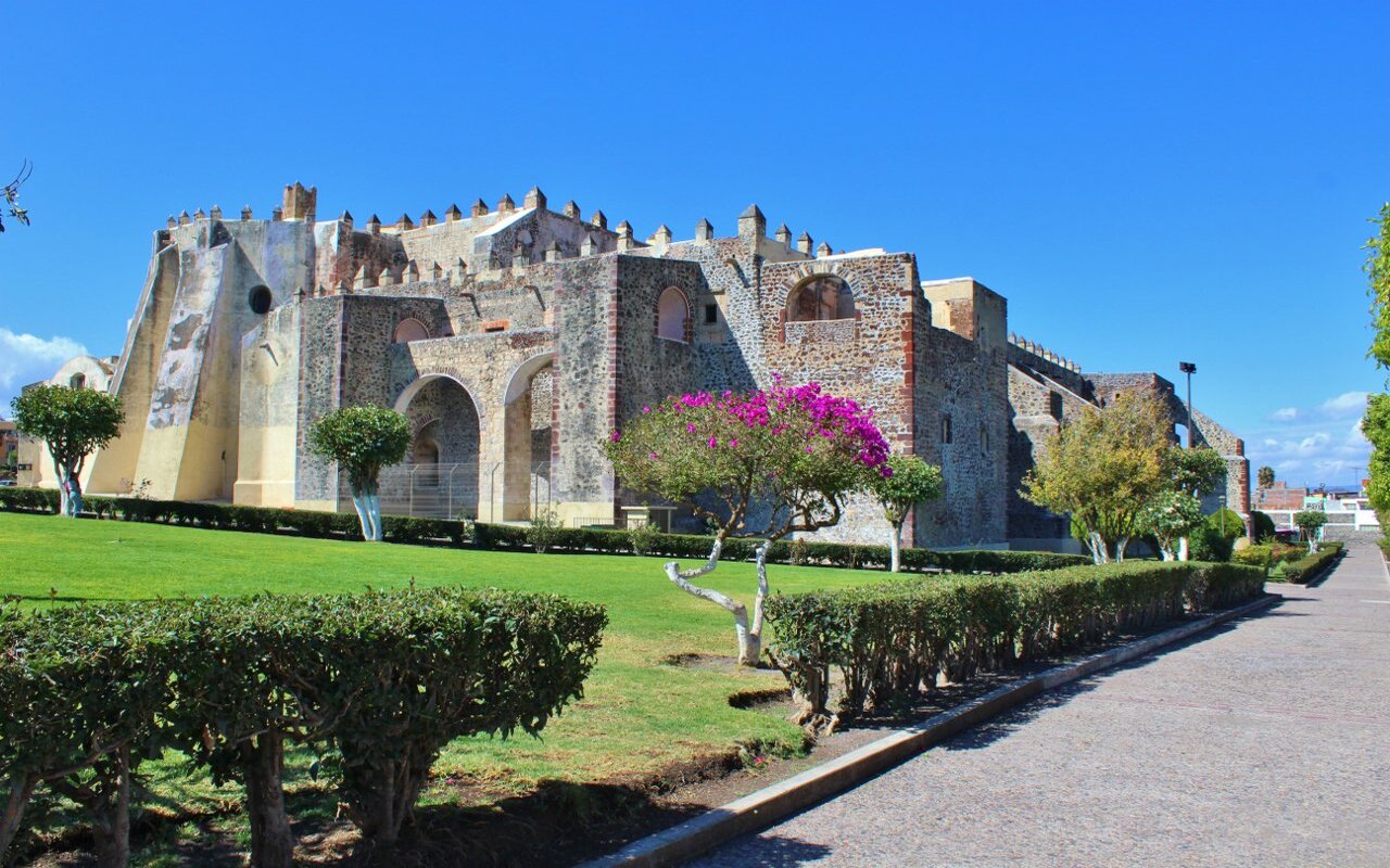 https://0201.nccdn.net/1_2/000/000/08b/e5b/atractivos-de-yuriria-pueblo-magico-guanajuato.jpg