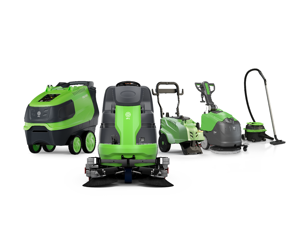 Máquinas de limpieza industriales verdes alineadas, incluyendo barredora y aspiradora.