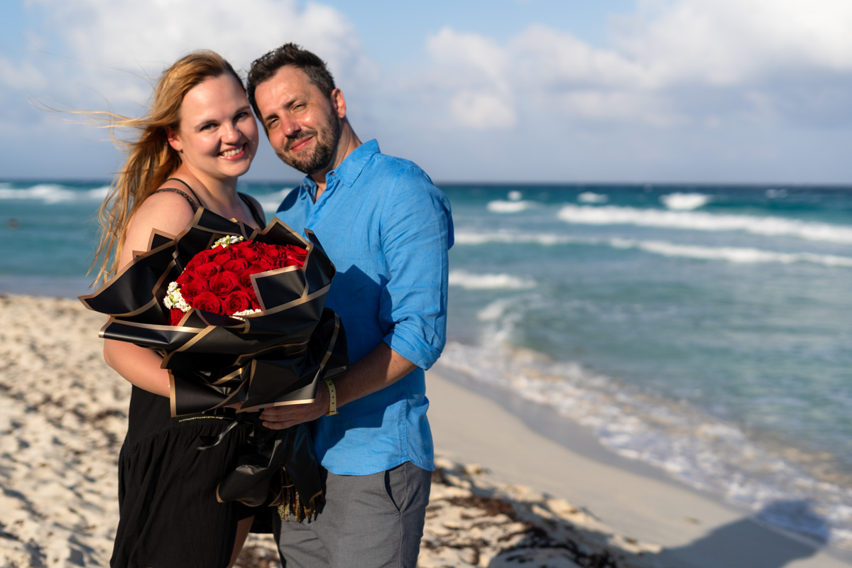 https://0201.nccdn.net/1_2/000/000/08c/035/mariachi-surprise-playa-delfines-cancun-couple-session-lux-artif.jpg