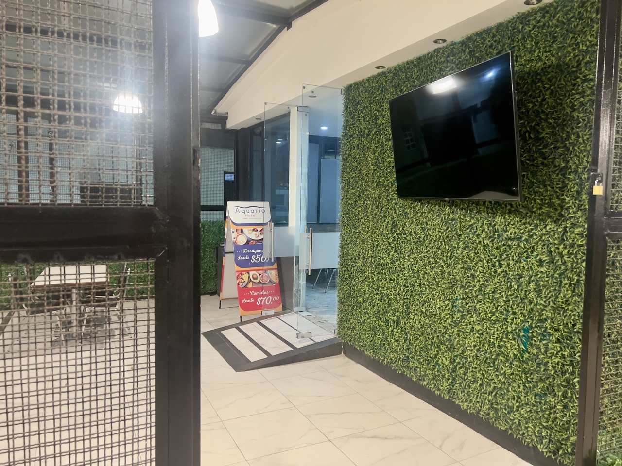 Couple having dinner in restaurant