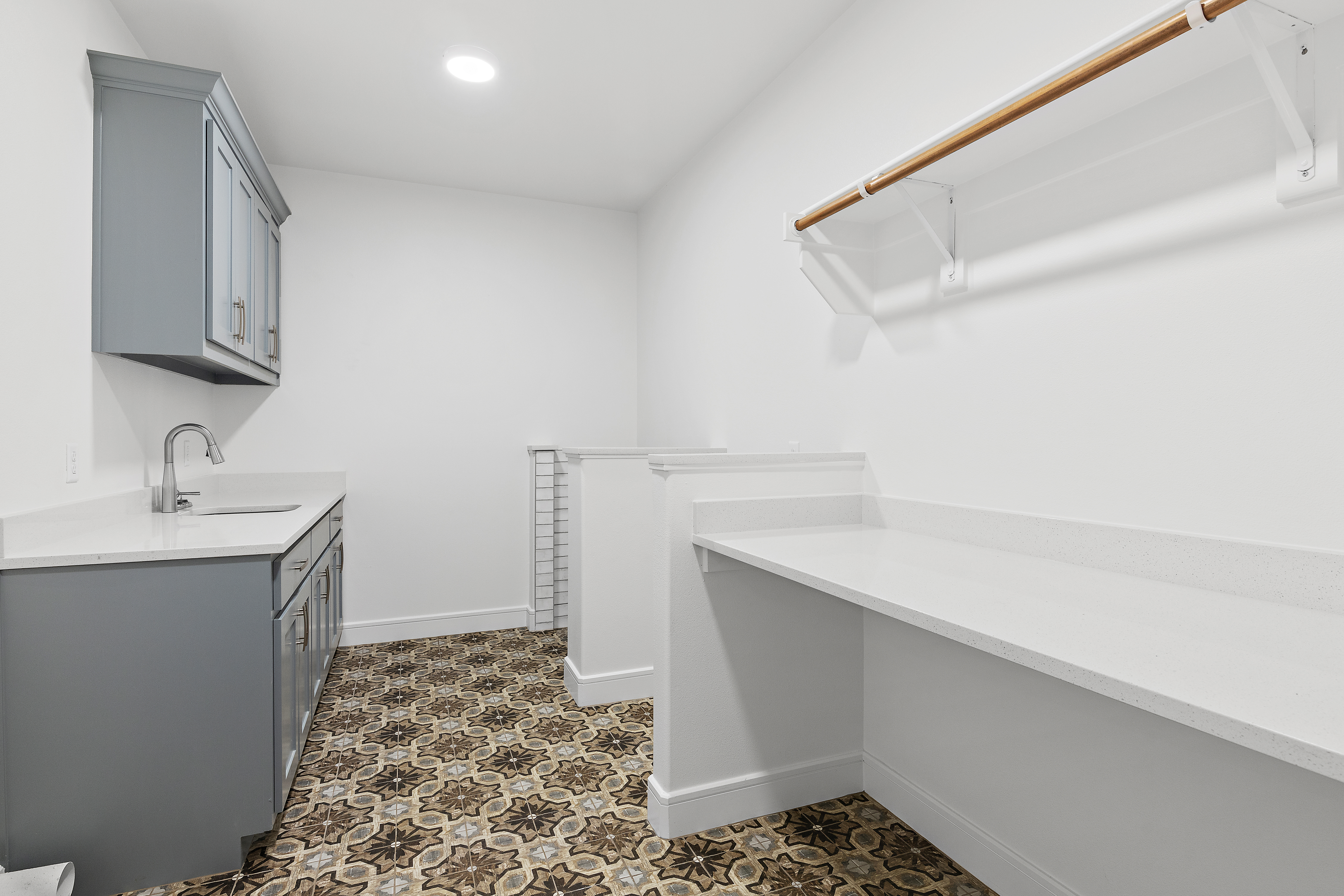 https://0201.nccdn.net/1_2/000/000/08d/8c8/interior-10.jpg