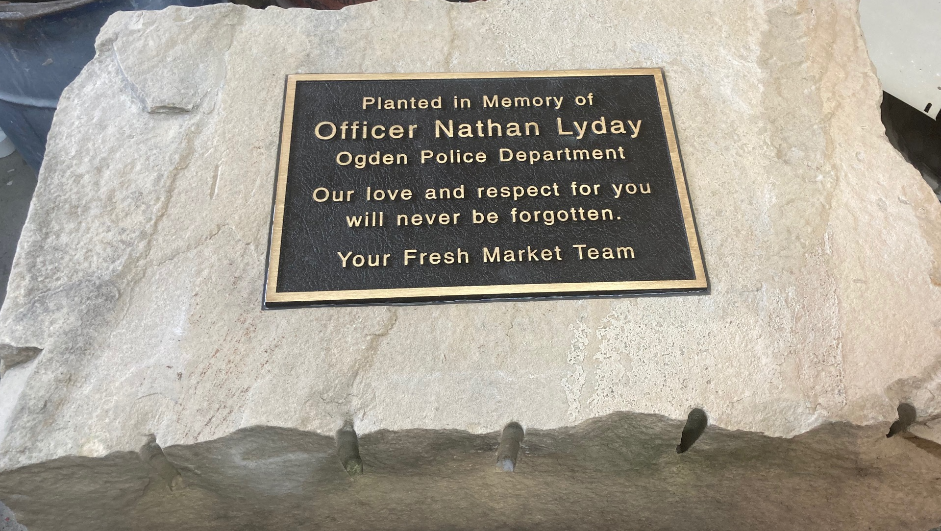 https://0201.nccdn.net/1_2/000/000/08e/0d0/24017-lyday-ogden-police-officer-monument.png