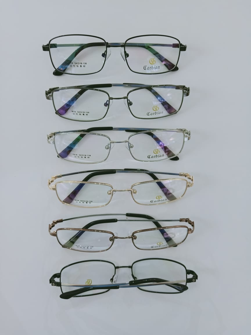 Modelo: 1919
Colores: Gris, Negro, Dorado, Plateado y Cafe