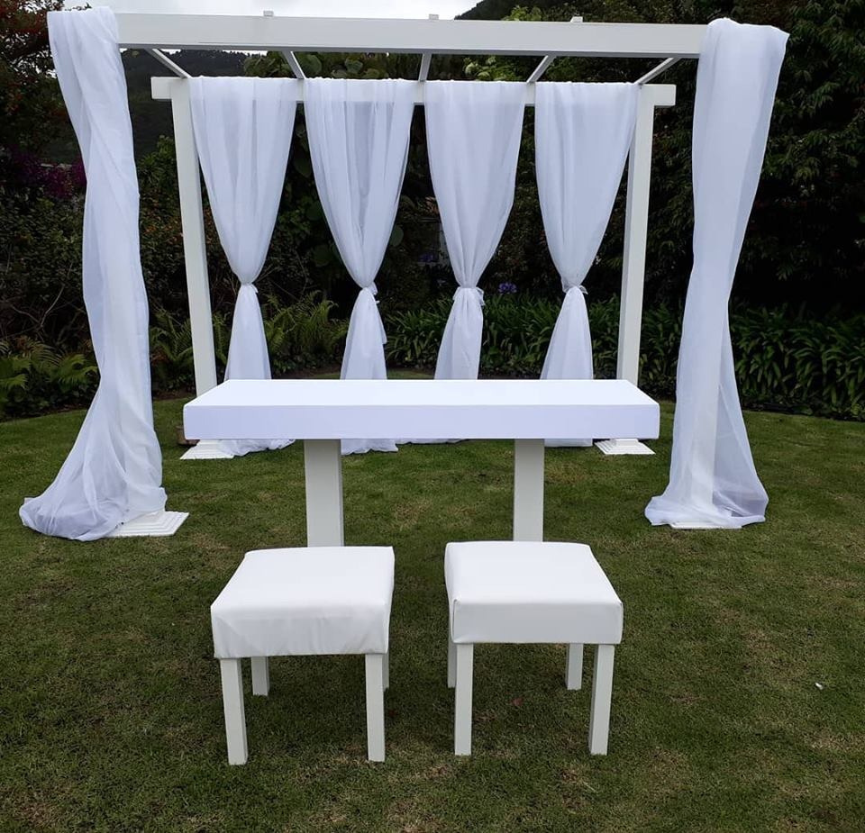 Mesa tapizada Blanca
medidas
1.50mX55cm
$ 60.000