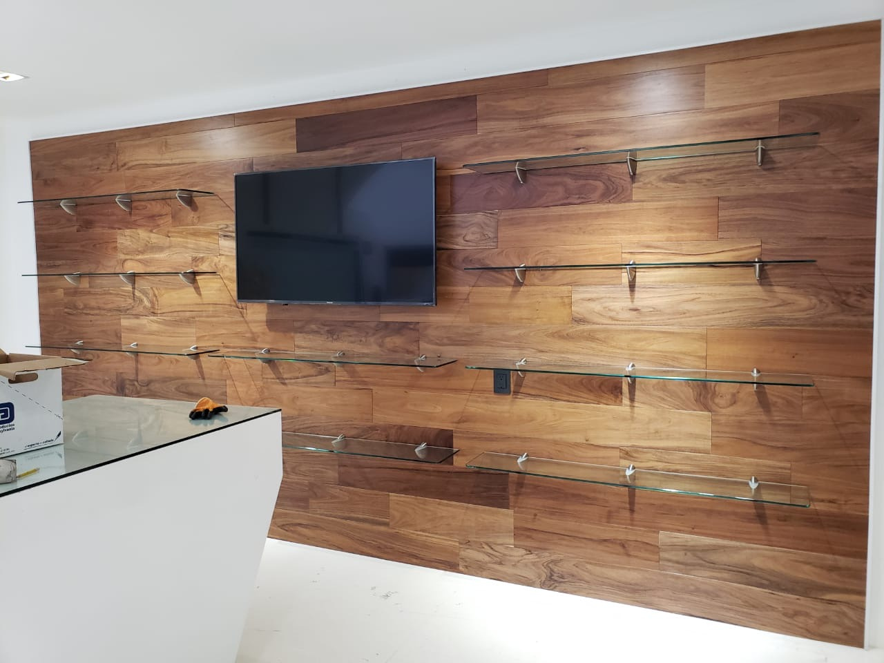 Entrepaños de cristal templado en Federal Mogul Tepotzotlan, Edo. Mex.