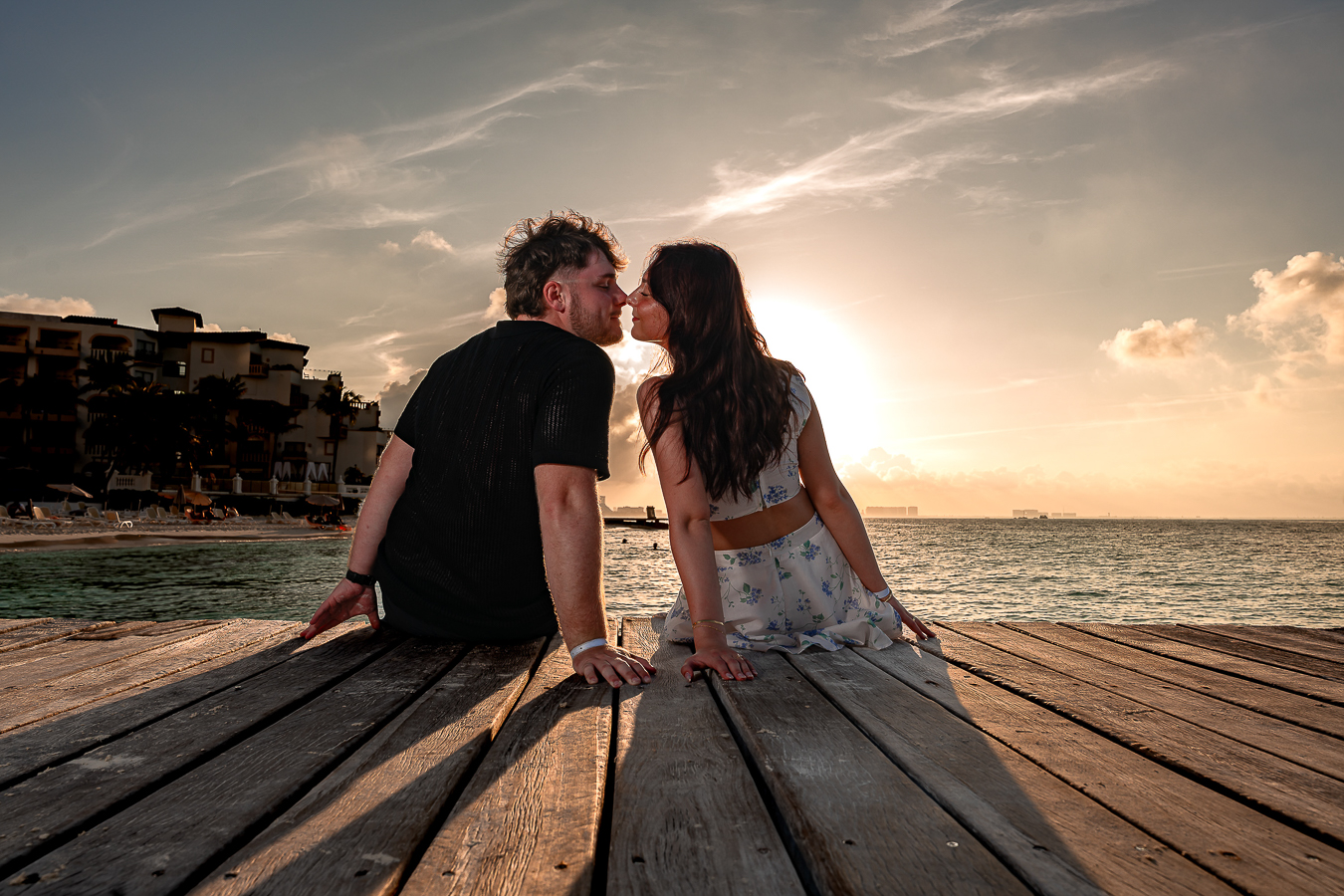 https://0201.nccdn.net/1_2/000/000/08f/538/romantic-proposal-in-cancun-sunset--riu-palace-las-americas-canc.jpg