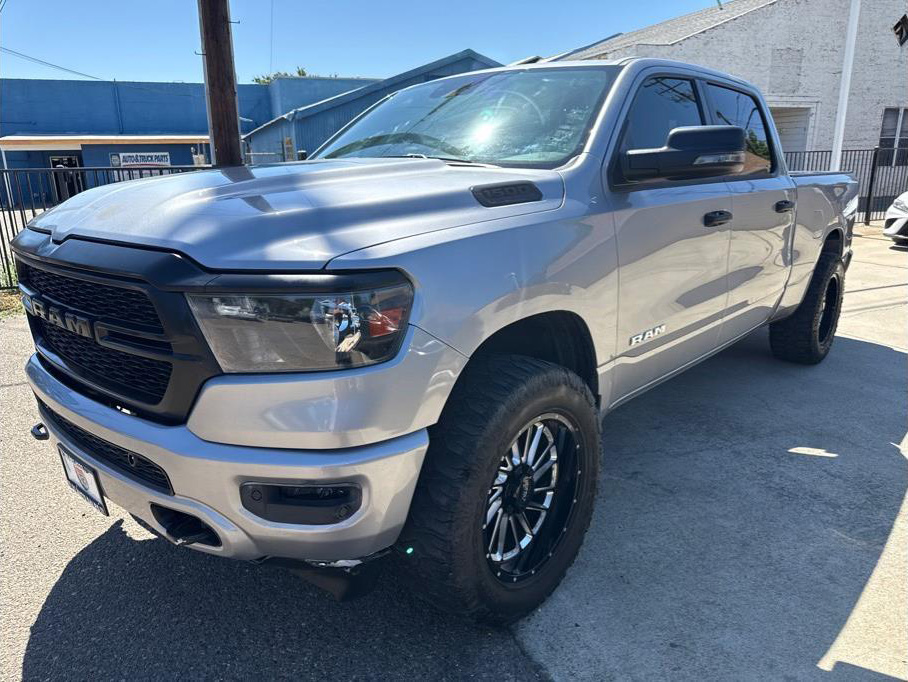 2023 Ram 1500 Crew Cab from 33 Auto Sales
Miles: 15,882
Drive: 4WD
Trans: Automatic, 8-Spd
Engine: V8, HEMI, eTorque, 5.7 Liter
Stock: 1690
VIN: 1C6SRFMT8PN605622