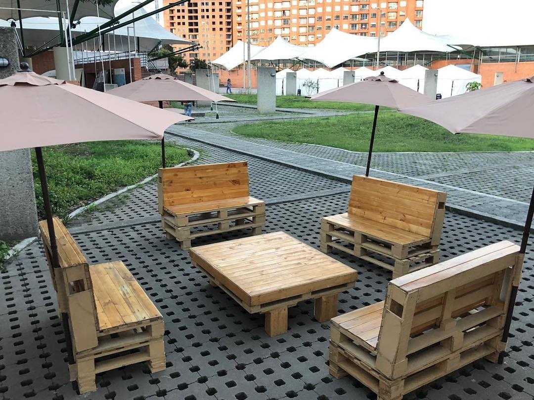 4 Sillones Picnic
Medidas: 83cm de Altura
117cm de Largo +
1 mesa picnic baja
Alquiler $250.000