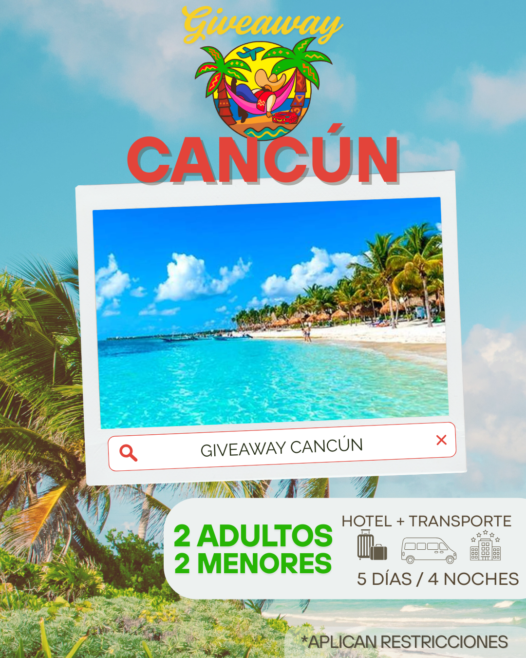 Ballena jorobada saltando sobre el océano con cielo despejado al atardecer.