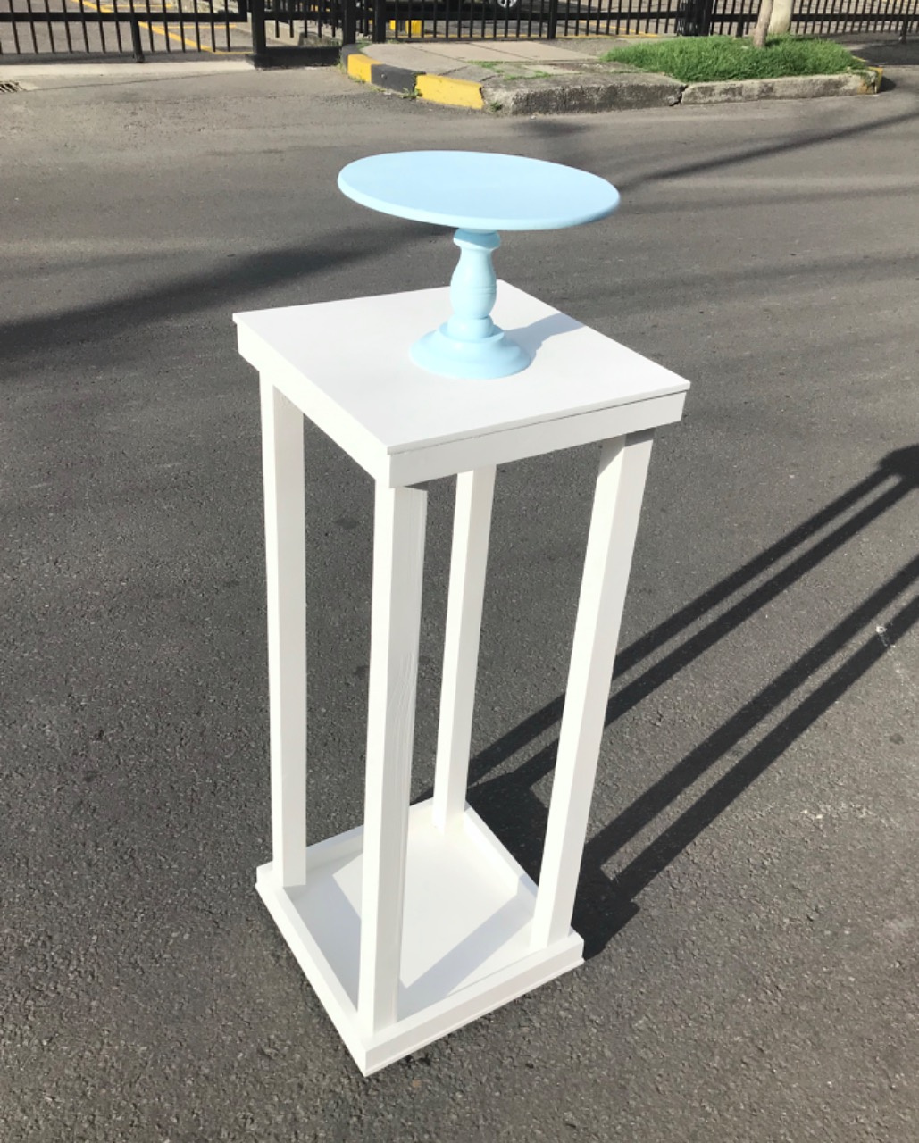 Auxiliar Tipo Farol Color Blanco
Mediana 1,02 M Altura .41x41cm
$50.000