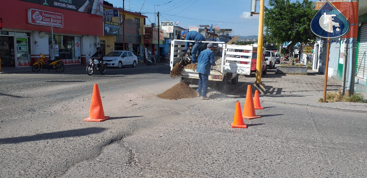 BACHEO EN LA AV. 2 DE ABRIL, ESQ. VALERIO TRUJANO COL. CENTRO