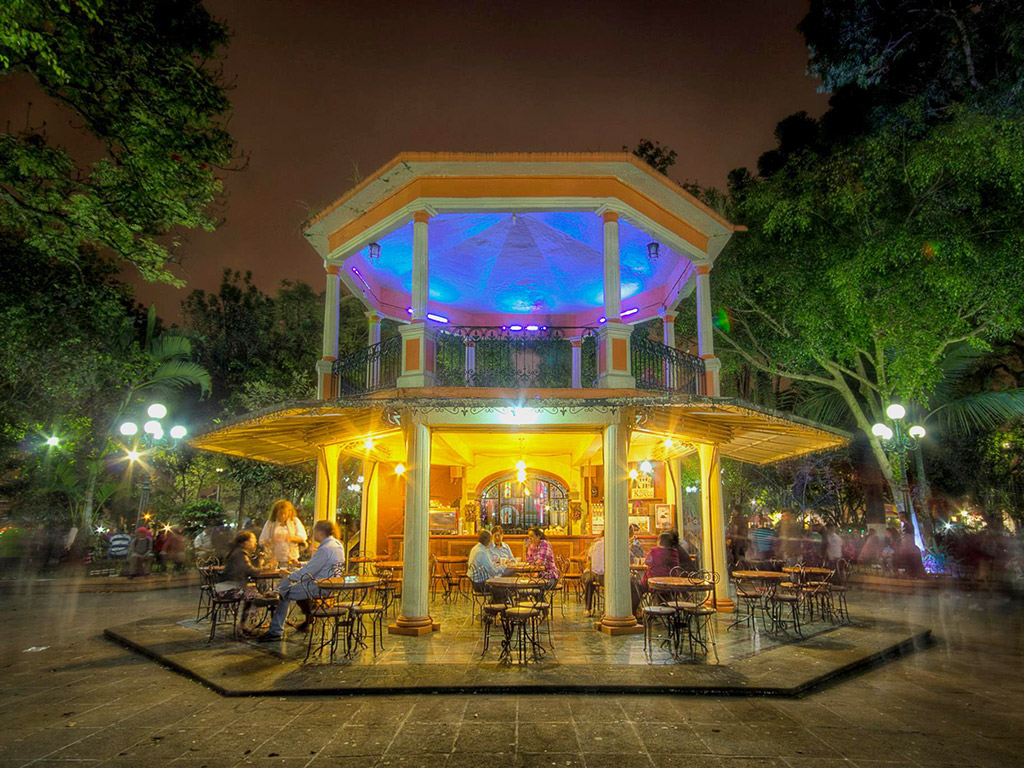 https://0201.nccdn.net/1_2/000/000/092/679/coatepec-kiosko-web.jpg