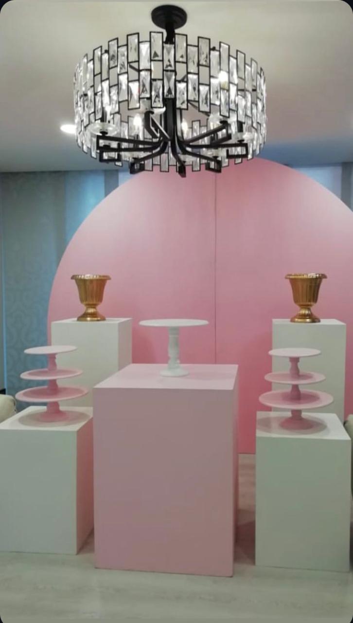 kit 5 Cubos color Blanco
FORRADO EN TELA DEL COLOR
Principal 80CM Altura.
Mediana 1,02 M Altura .
Pequeña 58 CM Altura.
$ 200.000