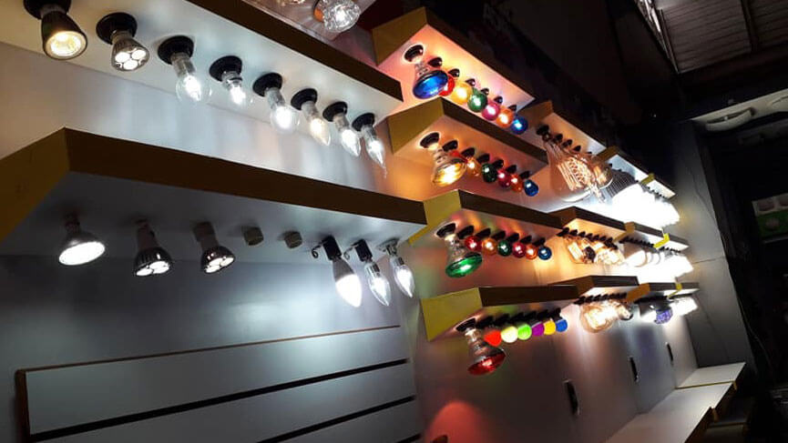 MAQ Eléctrica - LUCES Y FOCOS