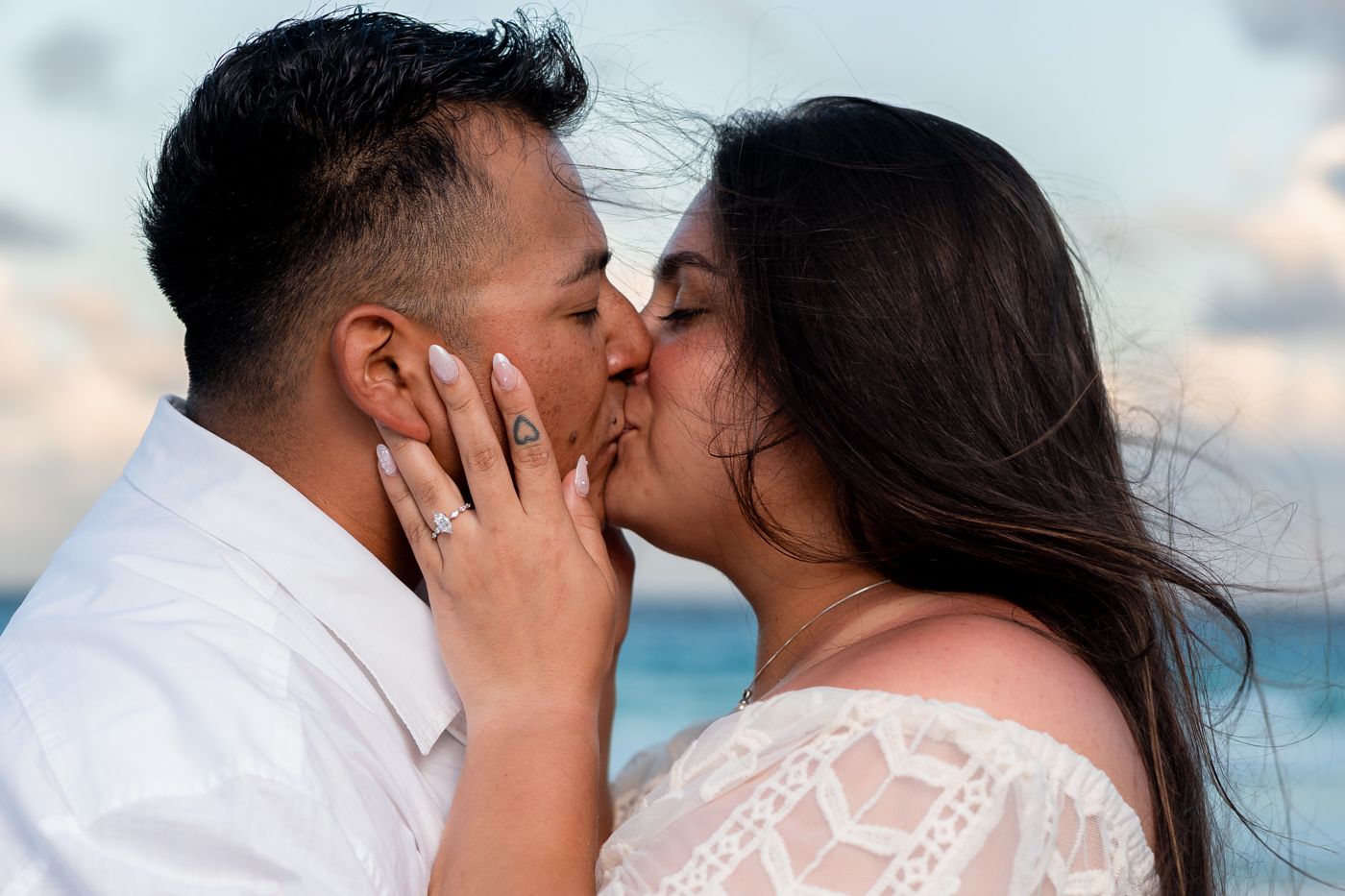 https://0201.nccdn.net/1_2/000/000/095/0a2/romantic-mariachi-proposal-in-cancu%CC%81n095.jpg