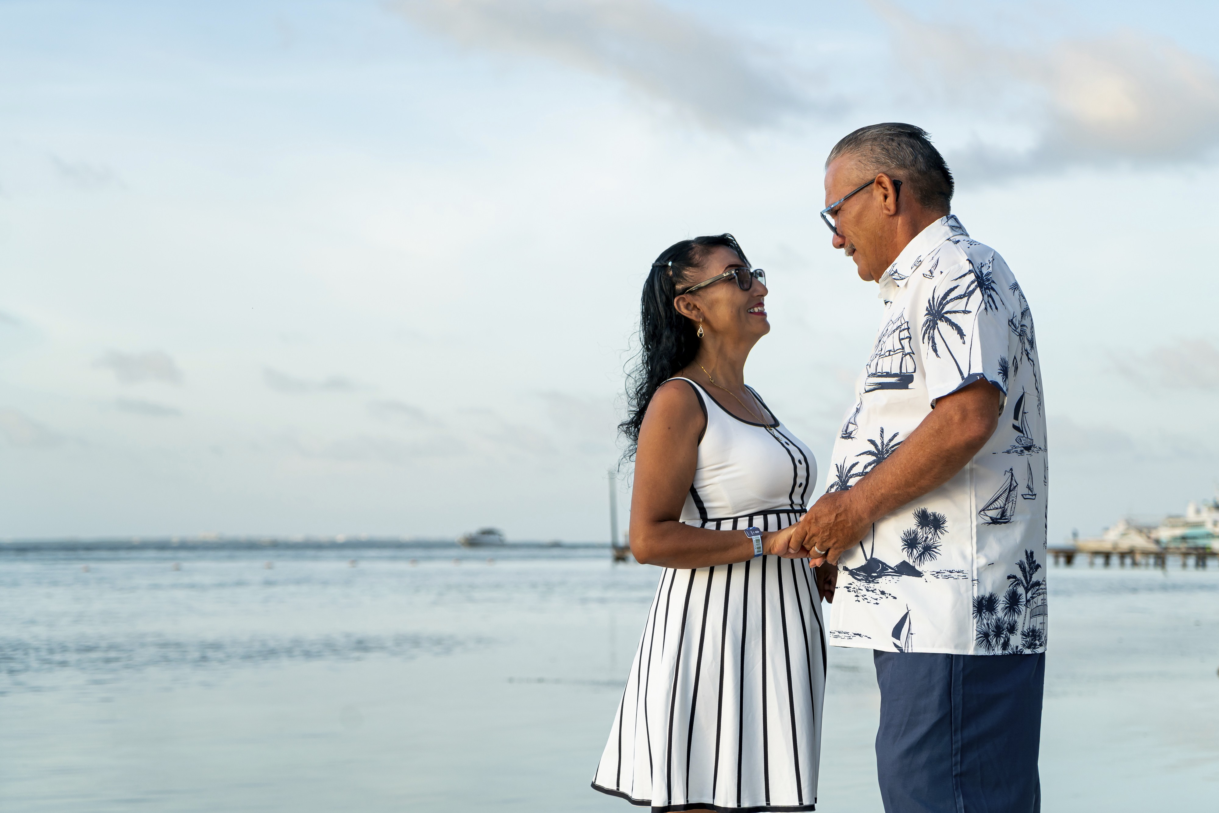 https://0201.nccdn.net/1_2/000/000/095/39e/luxartifices-riviera-maya-beach-family-photos0016.jpg