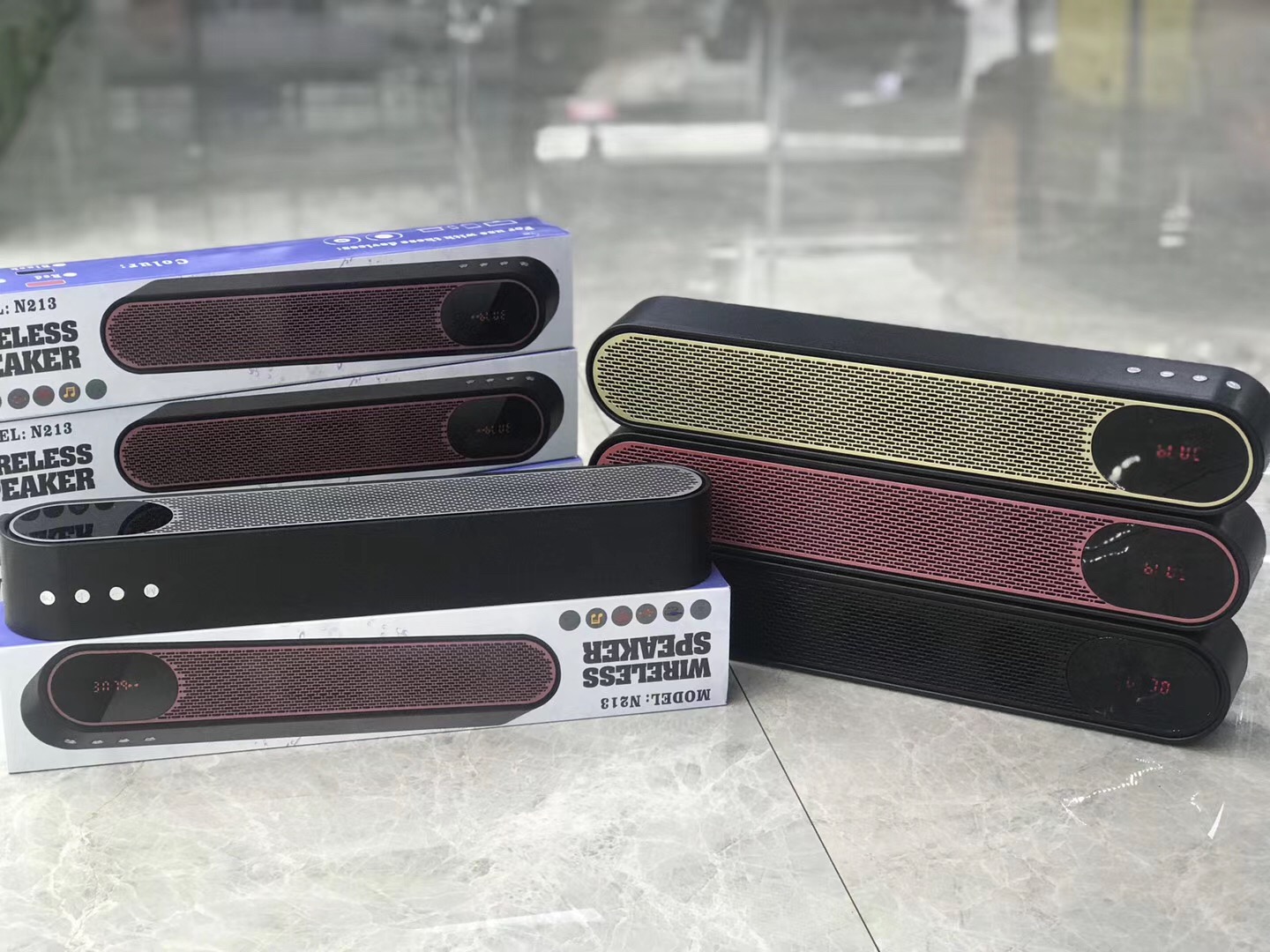 N213 (YX2)
BOCINA CON PANTALLA
