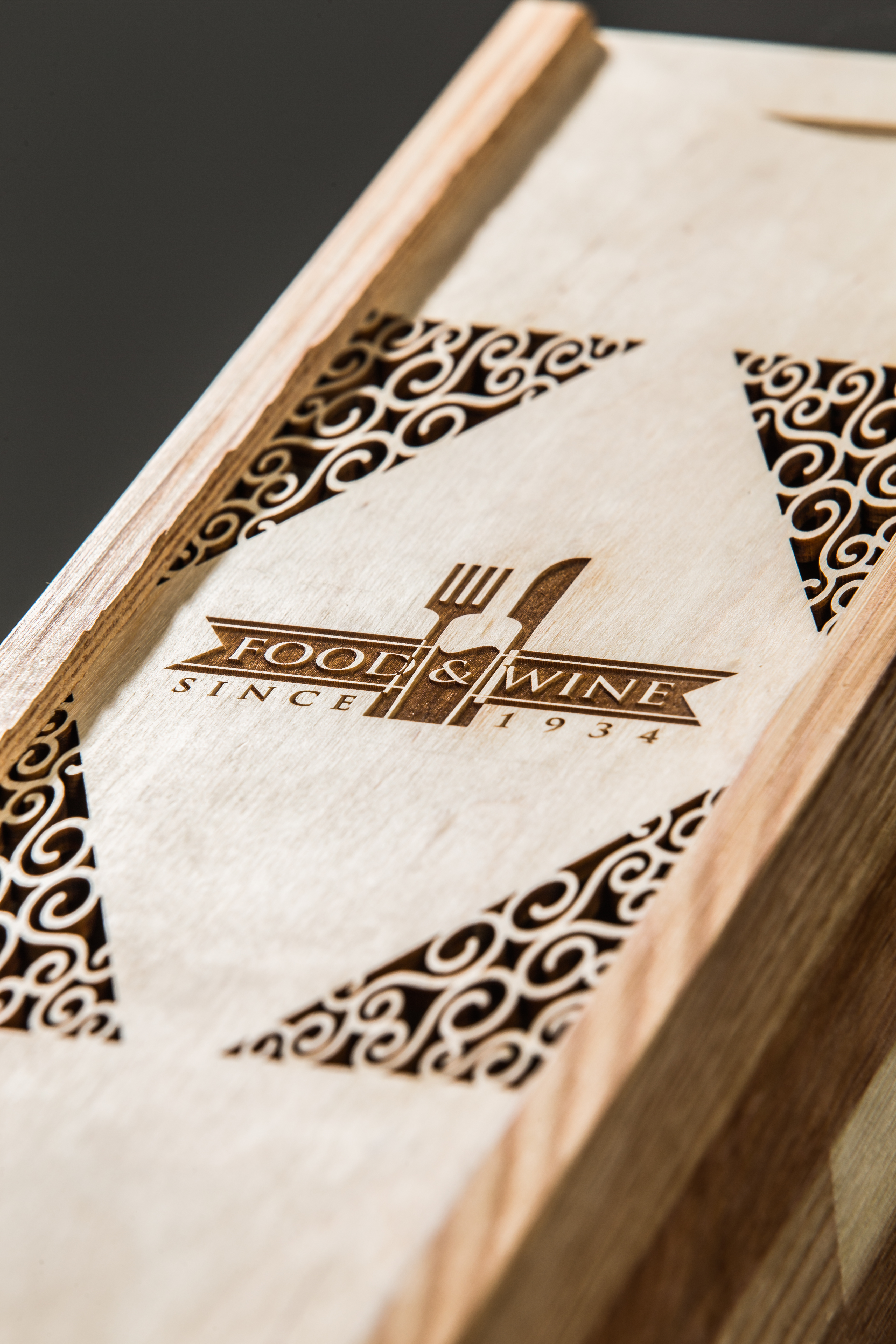 https://0201.nccdn.net/1_2/000/000/095/bff/mkt-a-wood-wine-case.jpg