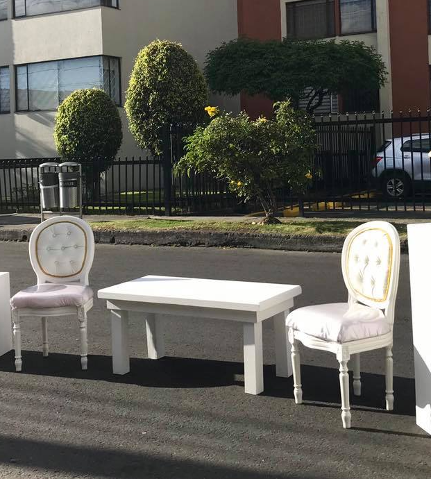 Mesas Auxiliares color blanco
Largo 1.20m
altura 55cm
profundidad 56cm
c/u 50.000
Mesa Cubo alto 1,02 M Altura / 41x41cm .
$50.000
Mesa Cubo Pequeña Altura 58CM / 41x41cm
$50.000 c/u