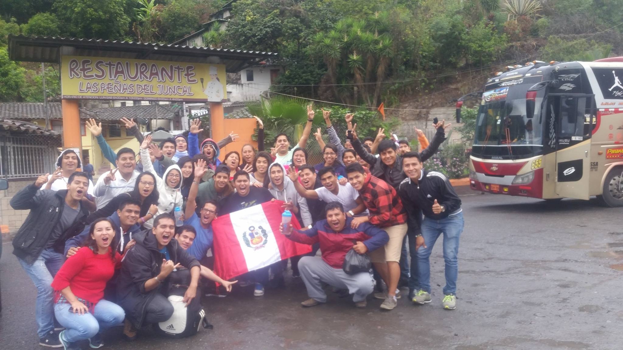 Visita de turistas peruanos