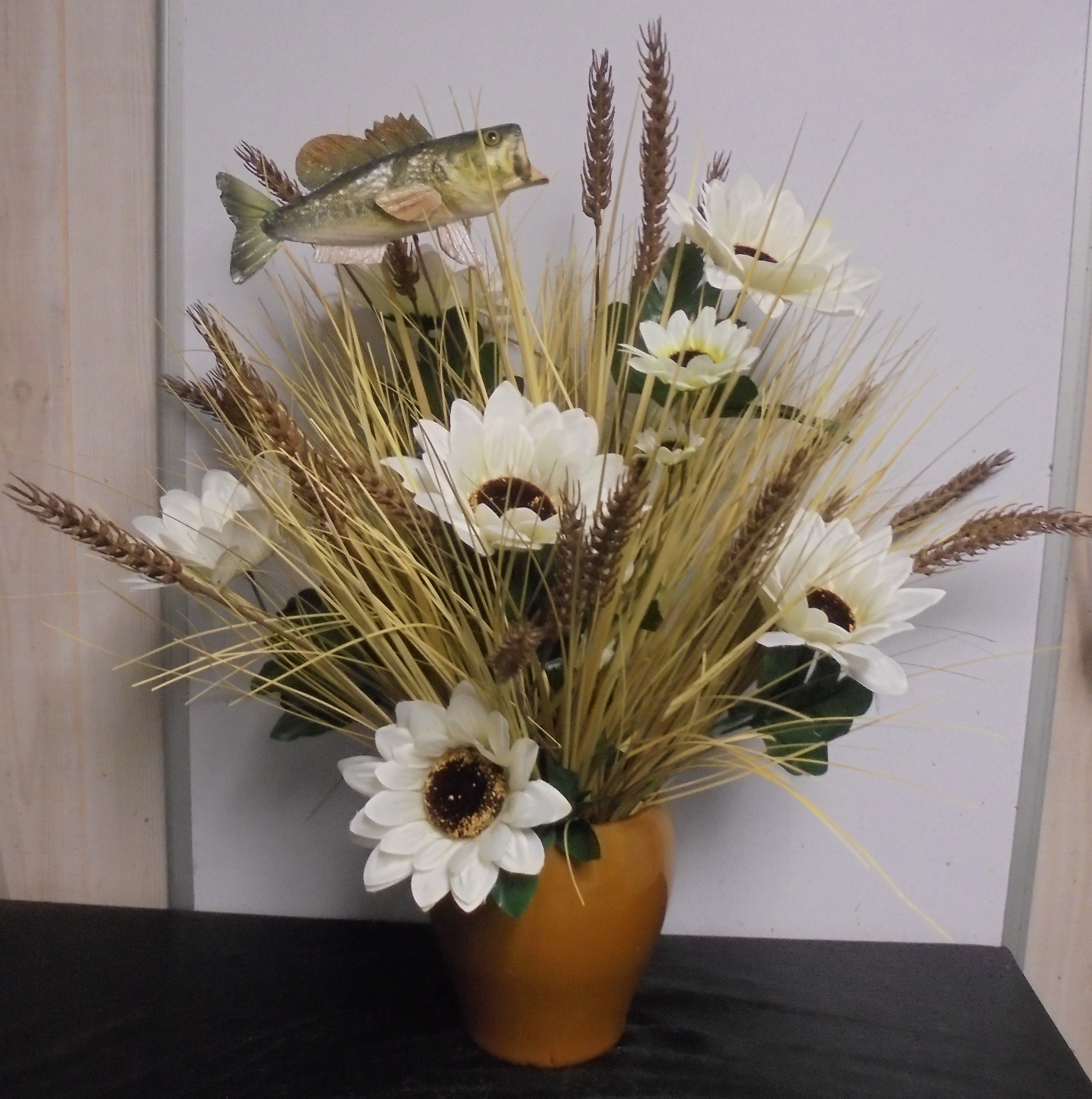 (50)  "Silk" Fish Arrangement
$60.00