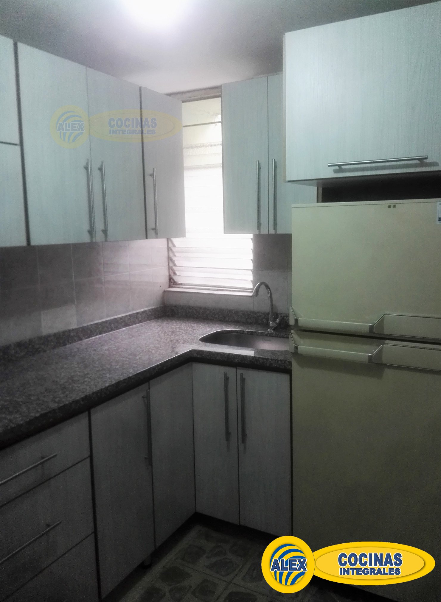 Cocina en L color Glacial