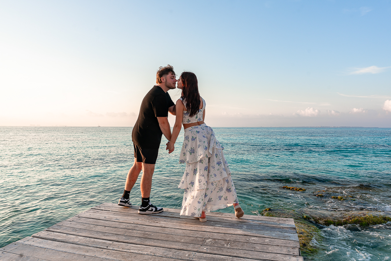 https://0201.nccdn.net/1_2/000/000/096/95b/romantic-proposal-in-cancun-sunset--riu-palace-las-americas-canc.jpg