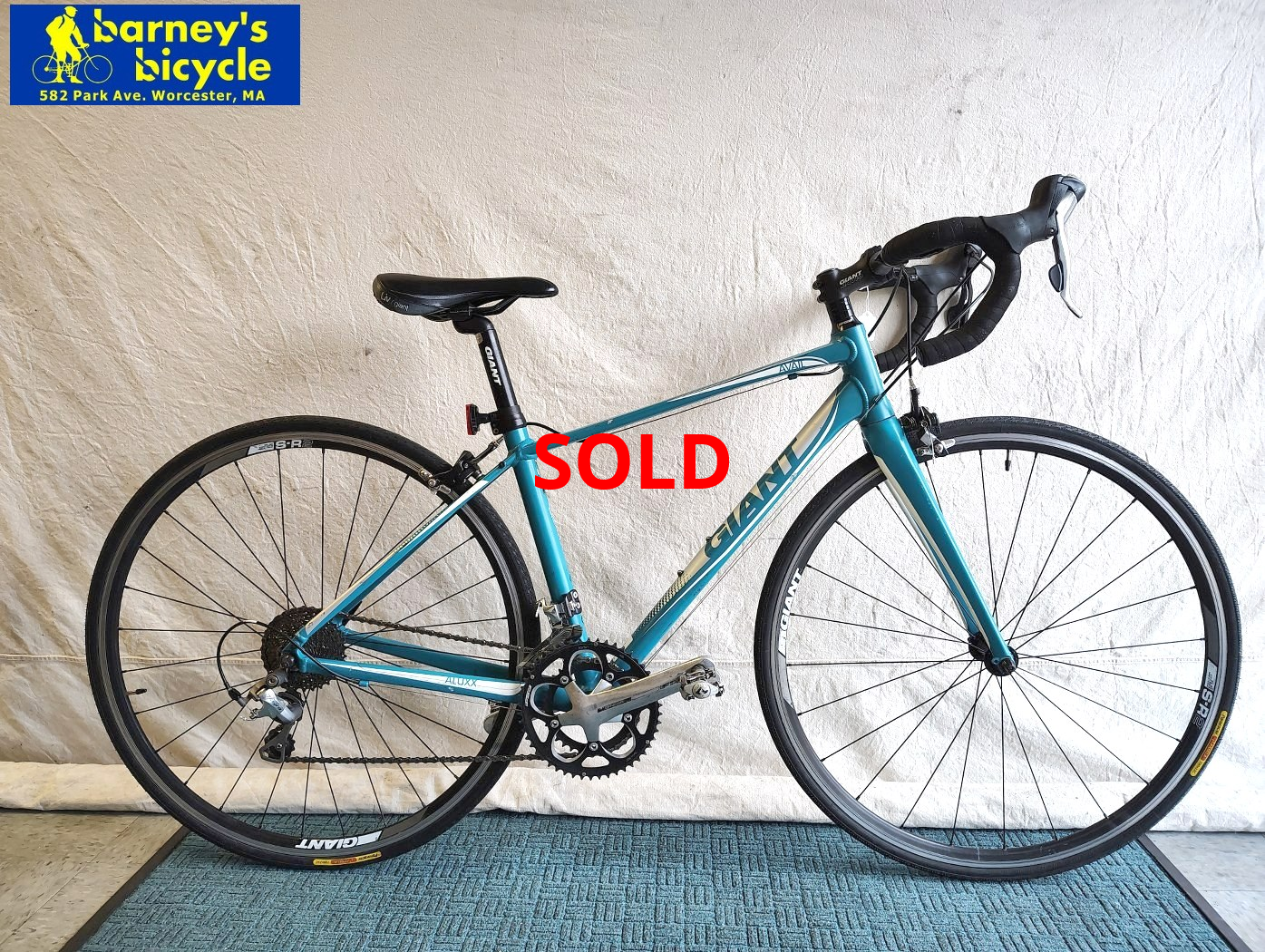 Women's Giant Liv Avail 2
Frame: XS, Aluminum/ Carbon Fork
Rider Height: (5'1-5'4)
Drivetrain: Shimano 105 2x10
Price: $689.00 (Professionally Tuned)