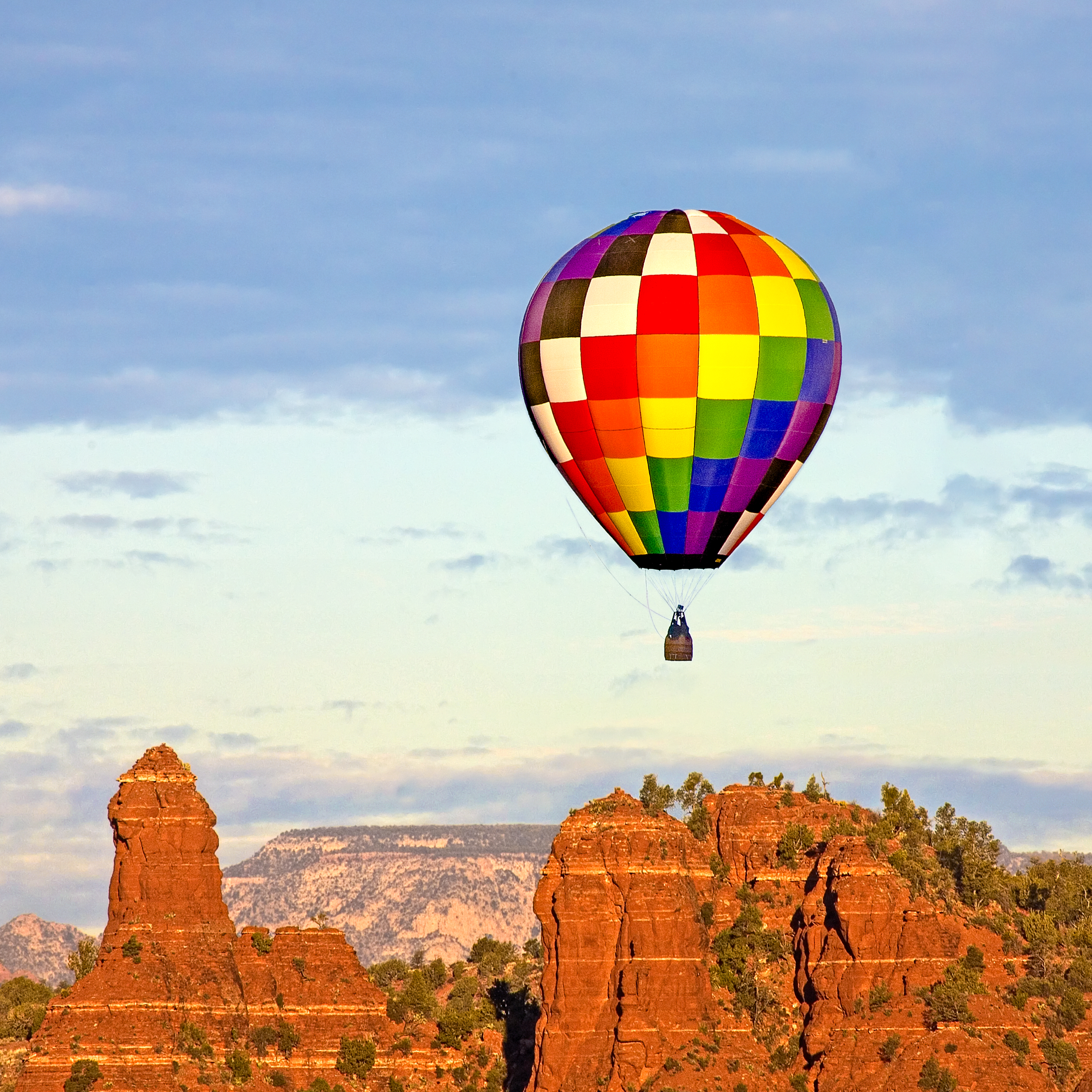 BALLOON OVER SEDONA