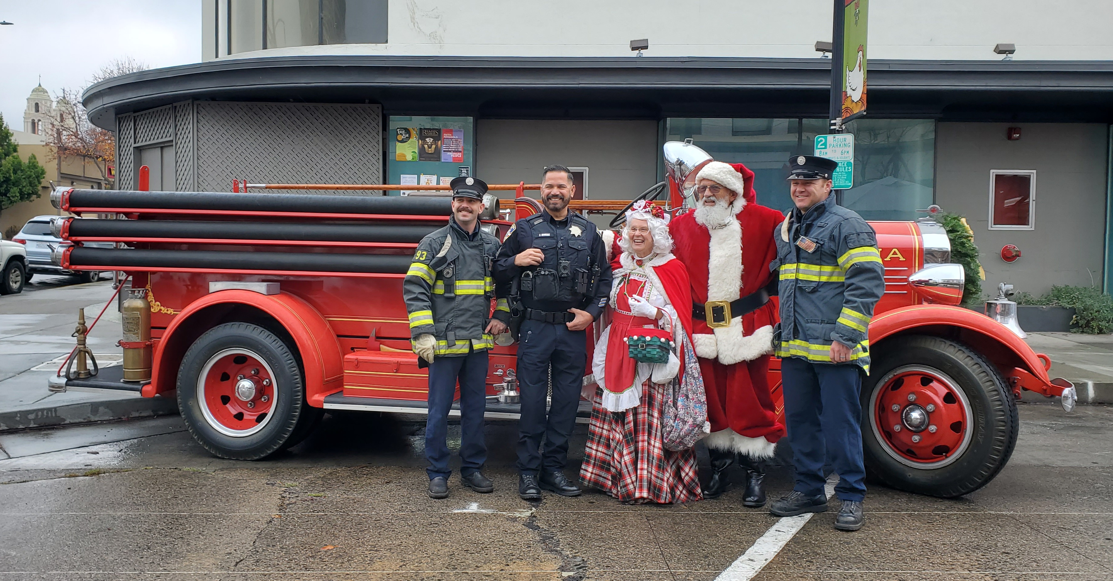 https://0201.nccdn.net/1_2/000/000/097/7c8/santa-and-truck.jpg