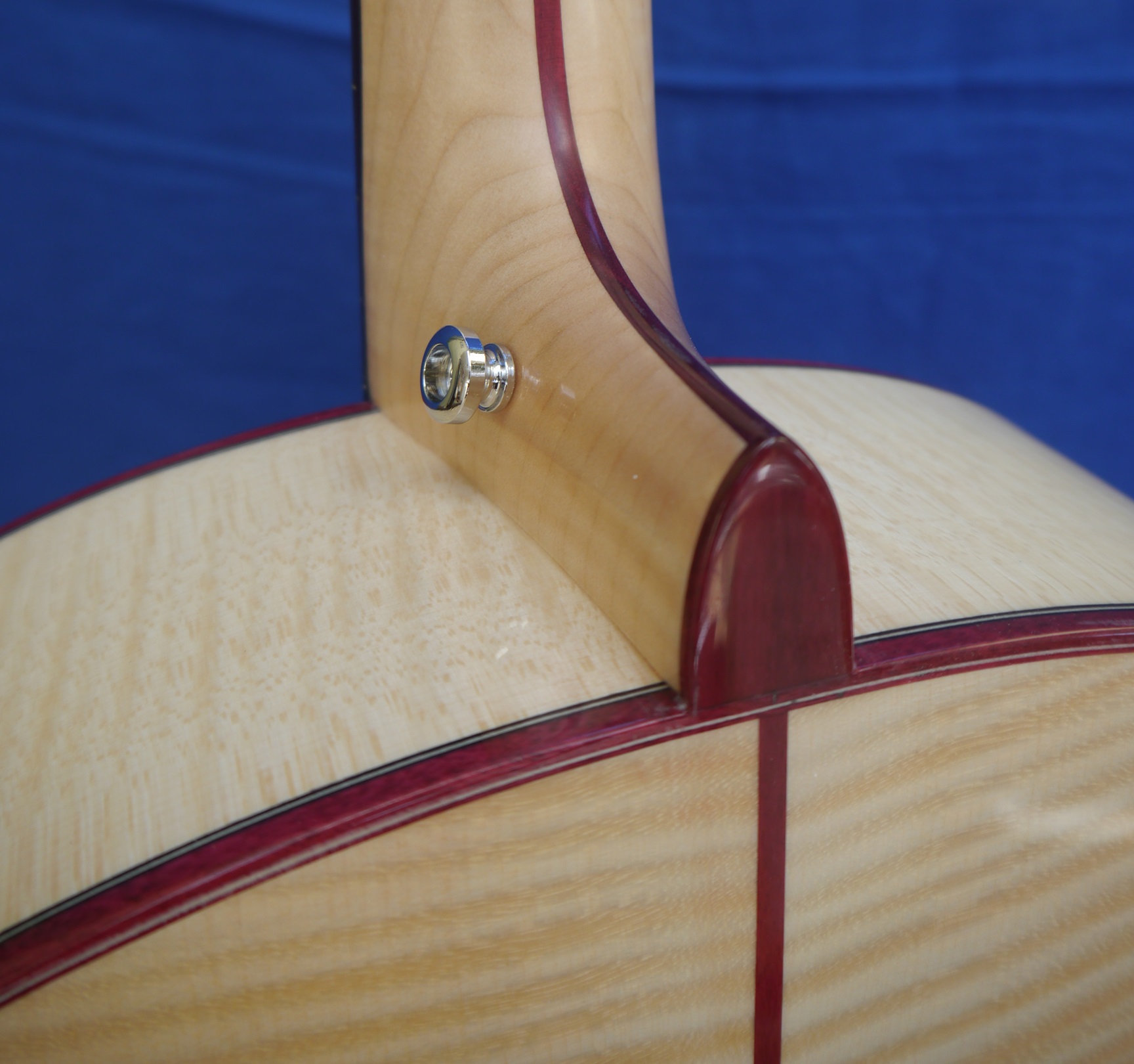https://0201.nccdn.net/1_2/000/000/097/8b0/jumbo-flame-maple-neck-join.jpg