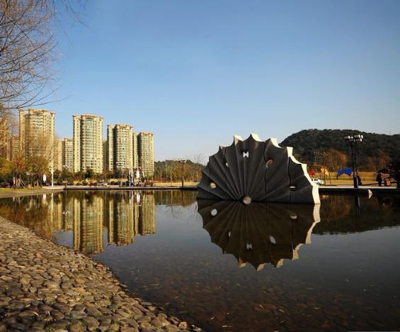 Sunshine- Pink granite - H. 400x800x70 cm. Citizen Park - Taizhou - Zhejiang- China 
