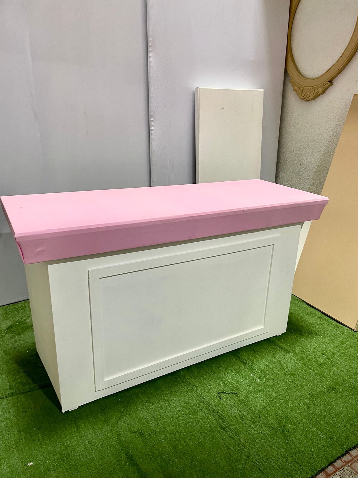 Mesa rectangular Textura
Mesa solo interior
$150.000 Alquiler
Tapa 1.35mX52cm
Altura 80cm