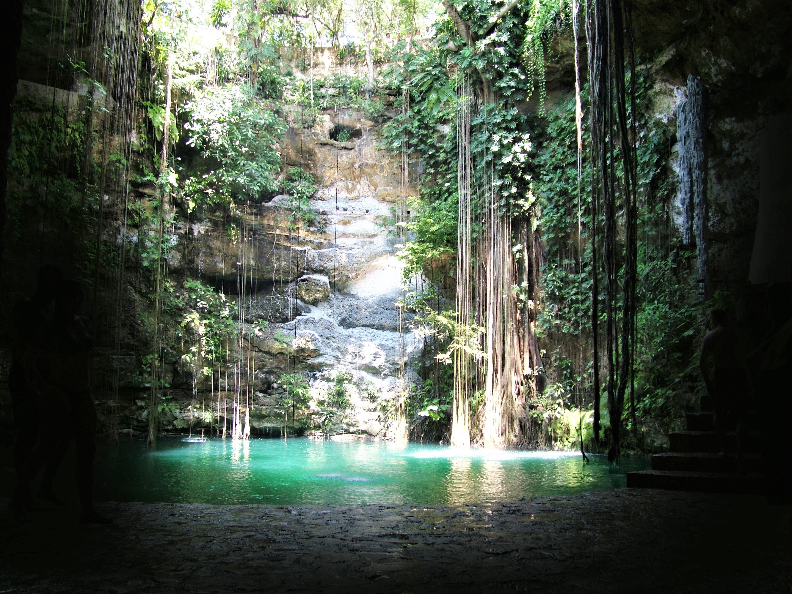 https://0201.nccdn.net/1_2/000/000/098/55d/cenote-ikil.jpg