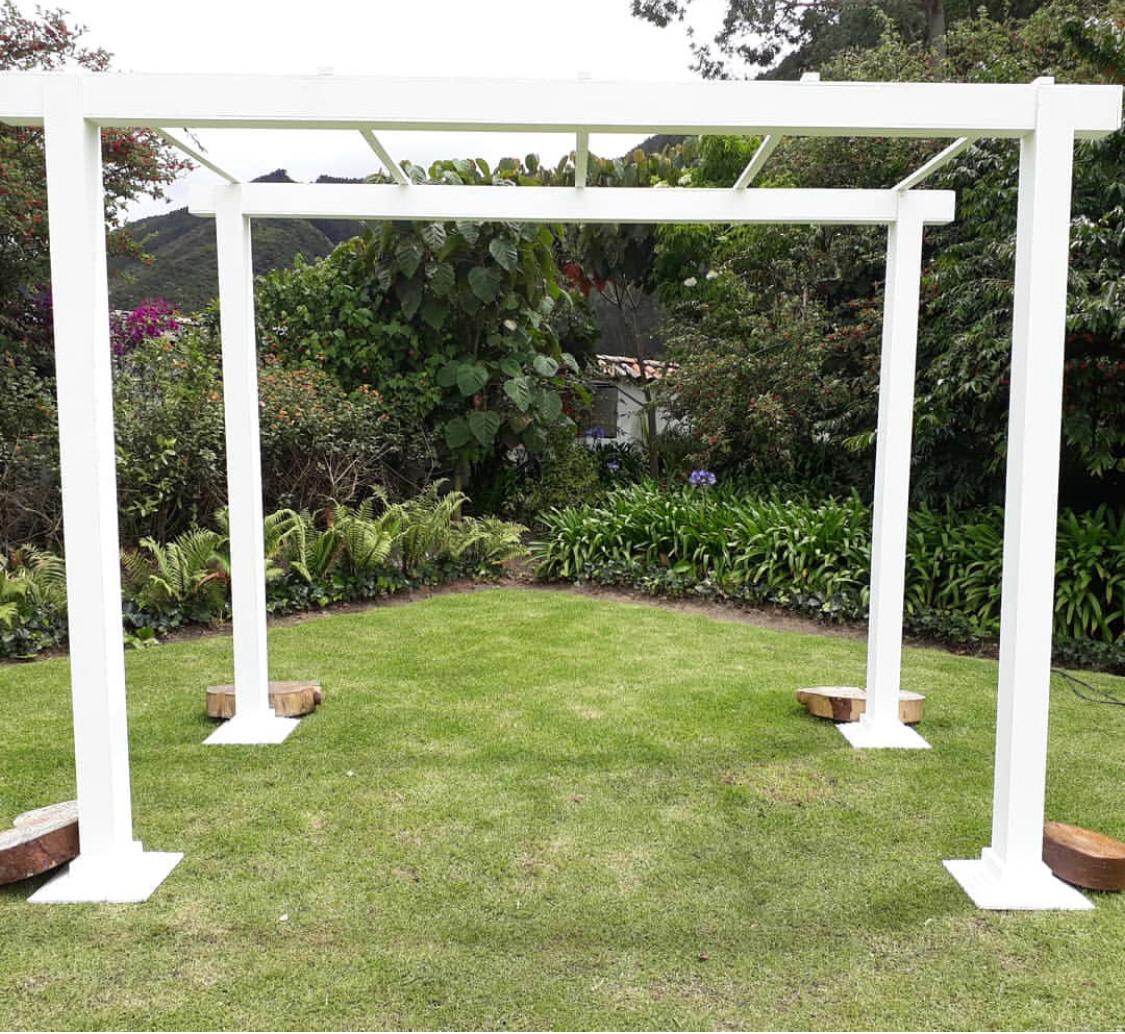 Pérgola de 4 columnas 
Medidas : 3.20m de largo
2.20 de Alto
$300.000