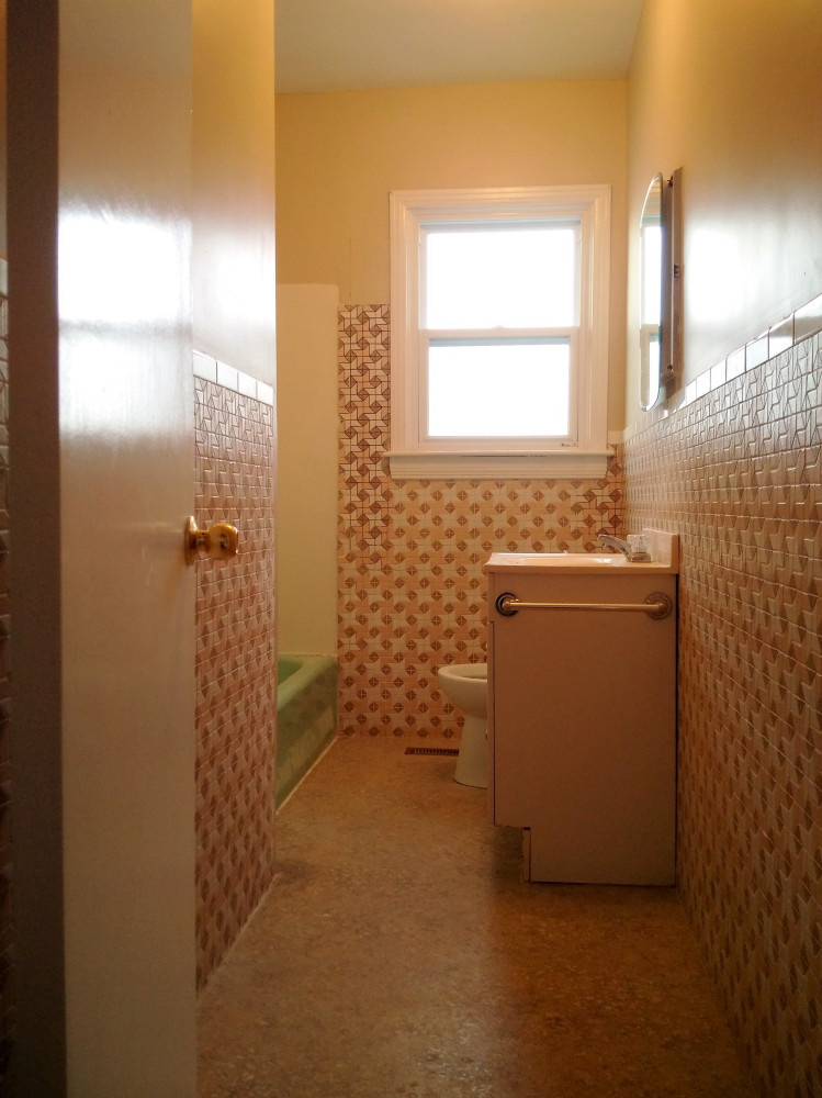 257 Montreal Bathroom