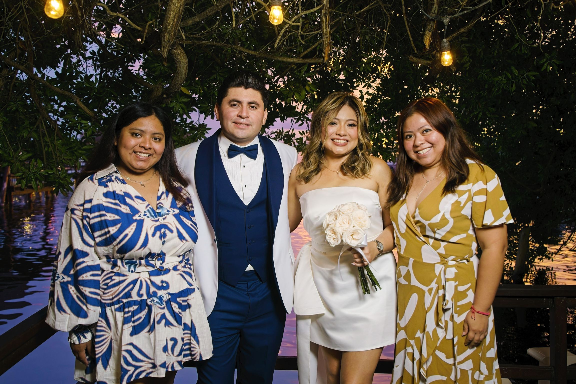 https://0201.nccdn.net/1_2/000/000/098/dd9/luxartifices-wedding-navios-cancun-bride-and-groom-sunset044.jpg