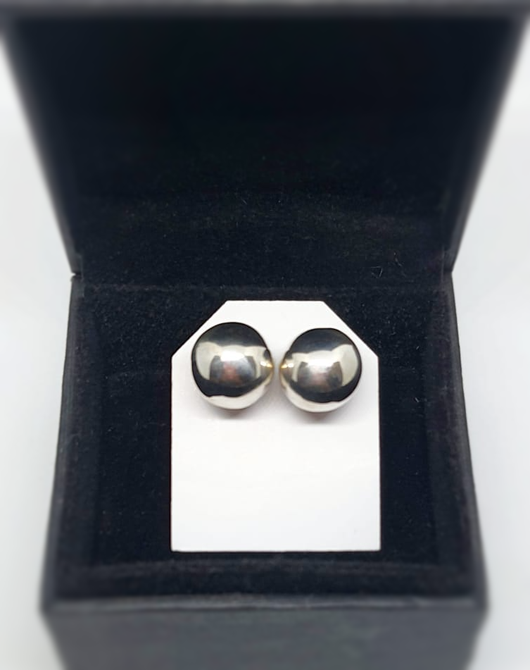 BROQUEL. Arete con broche mariposa. .925
